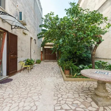 Holiday home Il Giardino Di Antonella 2 *